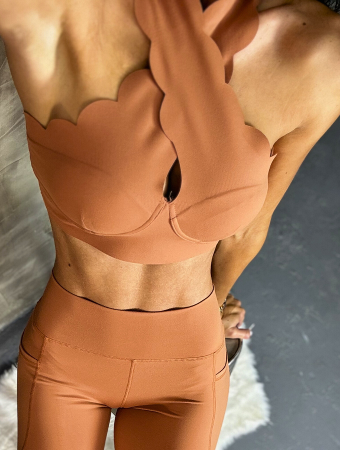 LUXE SCALLOP TOP - CLAY